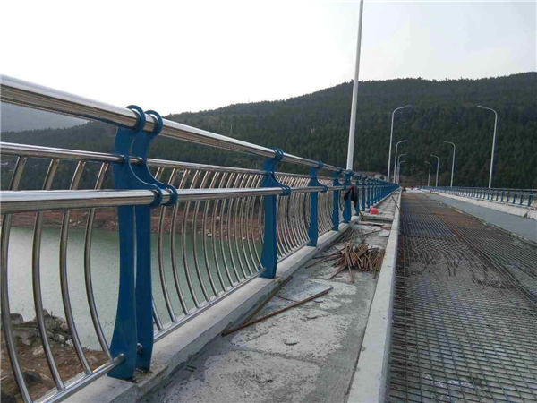 揭阳不锈钢桥梁护栏的特点及其在桥梁安全中的重要作用