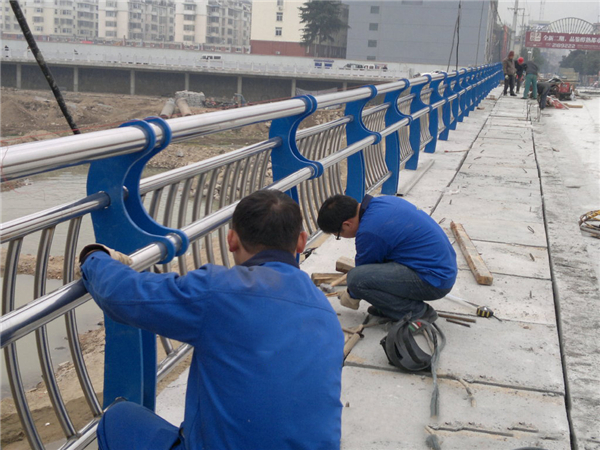 揭阳不锈钢河道护栏的特性及其在城市景观中的应用